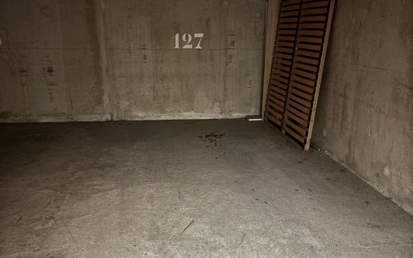 Stationnement à louer