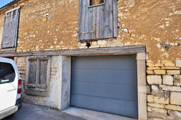 Maison en pierre avec terrain de 561 m²