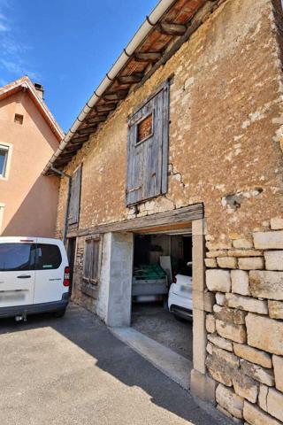 Maison en pierre avec terrain de 561 m²