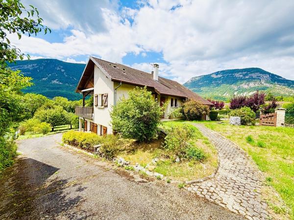 Maison 14m2 terrain 2032m2 vue dégagée 422 000 € H.A.I.*