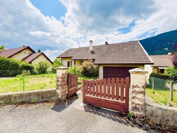 Maison 14m2 terrain 2032m2 vue dégagée 422 000 € H.A.I.*