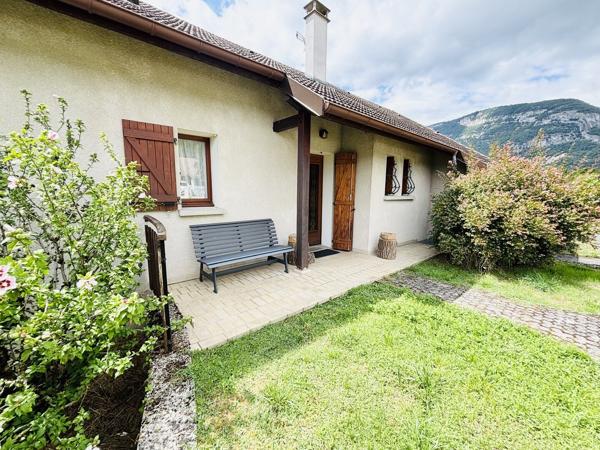 Maison 14m2 terrain 2032m2 vue dégagée 422 000 € H.A.I.*