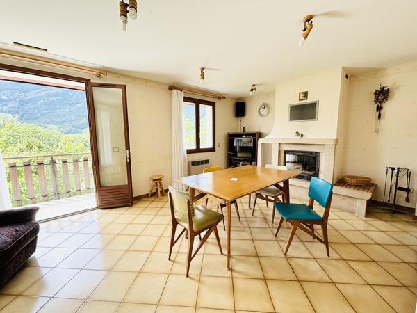 Maison 14m2 terrain 2032m2 vue dégagée 422 000 € H.A.I.*