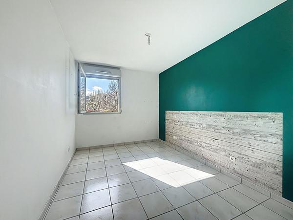 Castanet-Tolosan, secteur lac Raboudy , très grand appartement de 77 m² avec garage, vue dégagée et ascenseur