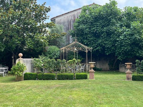 Marciac (32) ELEGANTE MAISON DE MAITRE, sans travaux, avec maison d'artistes ou gîte, parc séculaire clos de murs