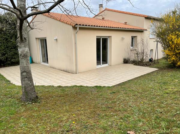 CHAURAY - Pavillon T5 de 112m2 sur demi sous-sol avec garage