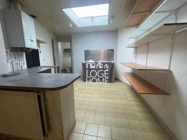 Maison- 4 chambres beau potentiel