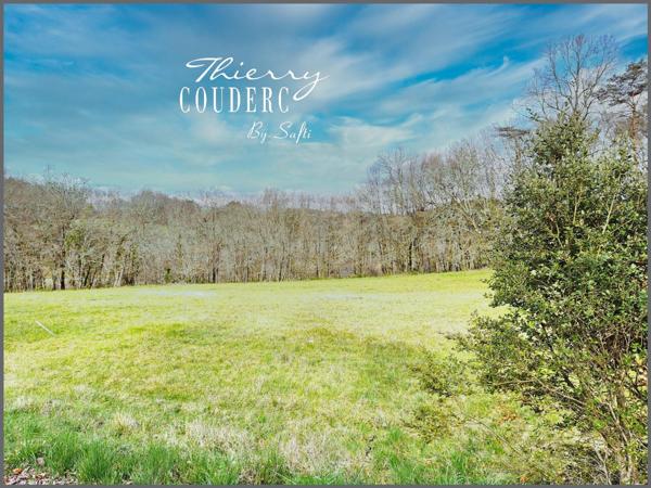 Terrain constructible de 2573 m² en campagne.