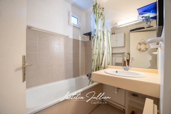 DEPT VAR - LE LAVANDOU Cavalière – Studio 26m² 4 couchages avec terrasse de 11m² plein Sud au calme, parking et plage à pied