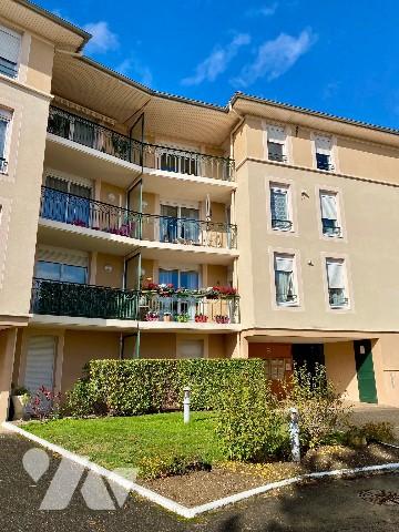 APPARTEMENT CRAPONNE RUE CENTRALE
TERRASSE ET GARAGE DOUBLE