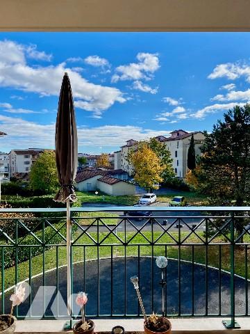 APPARTEMENT CRAPONNE RUE CENTRALE
TERRASSE ET GARAGE DOUBLE