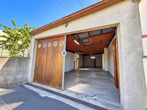 2 Maisons total 174m2  à vendre et un grand garage de 85m2  à  8 minutes de la Gare RER D Vert de Maisons