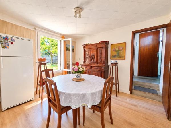 2 Maisons total 174m2  à vendre et un grand garage de 85m2  à  8 minutes de la Gare RER D Vert de Maisons