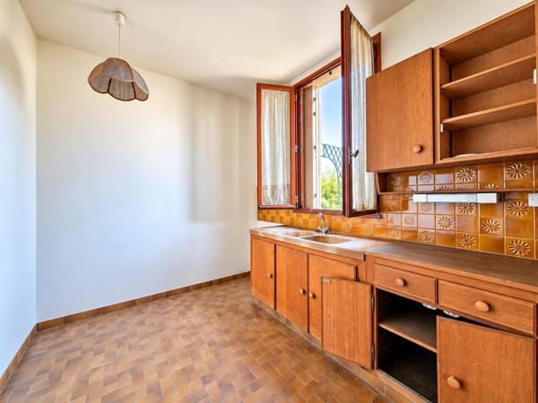 2 Maisons total 174m2  à vendre et un grand garage de 85m2  à  8 minutes de la Gare RER D Vert de Maisons