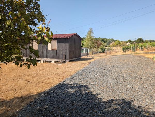 Terrain de loisirs avec chalet, cave à Chinon (37500)