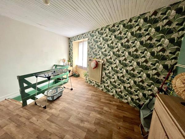 LUCON 85400 IMMEUBLE DE RAPPORT COMPRENANT MURS COMMERCIAUX ET APPARTEMENT T4 AVEC FORTE RENTABILITE