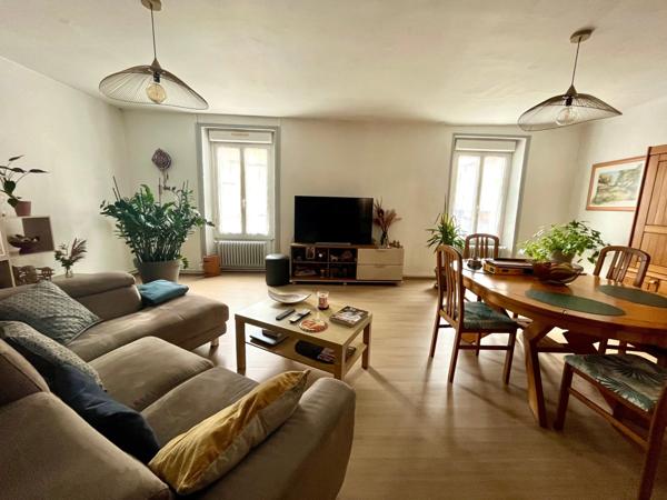 LUCON 85400 IMMEUBLE DE RAPPORT COMPRENANT MURS COMMERCIAUX ET APPARTEMENT T4 AVEC FORTE RENTABILITE