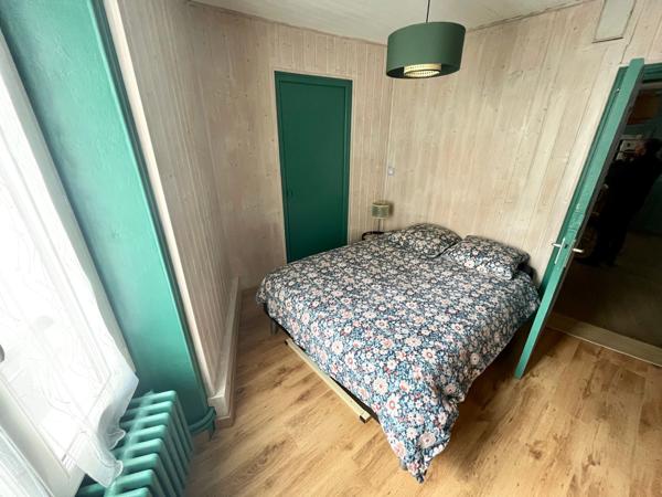 LUCON 85400 IMMEUBLE DE RAPPORT COMPRENANT MURS COMMERCIAUX ET APPARTEMENT T4 AVEC FORTE RENTABILITE