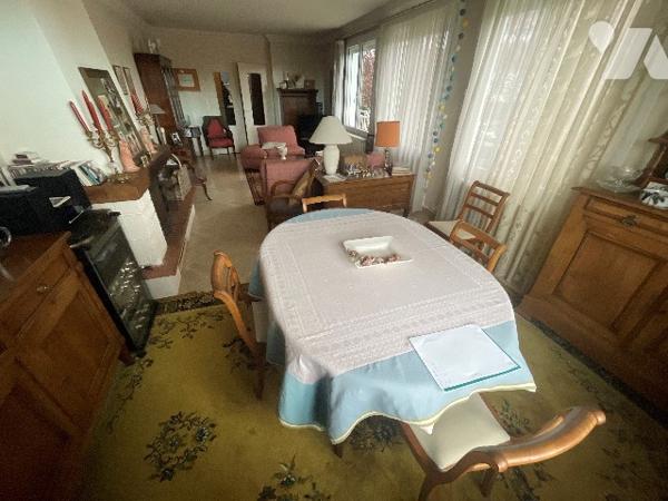 A LA CHAUSSEE SAINT VICTOR