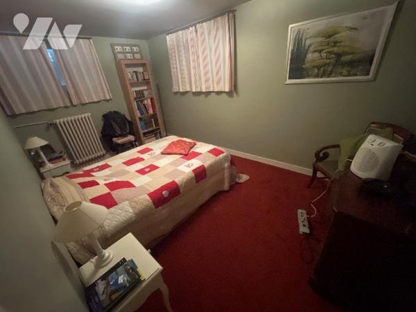 A LA CHAUSSEE SAINT VICTOR