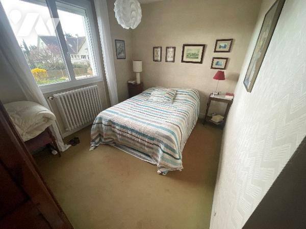 A LA CHAUSSEE SAINT VICTOR