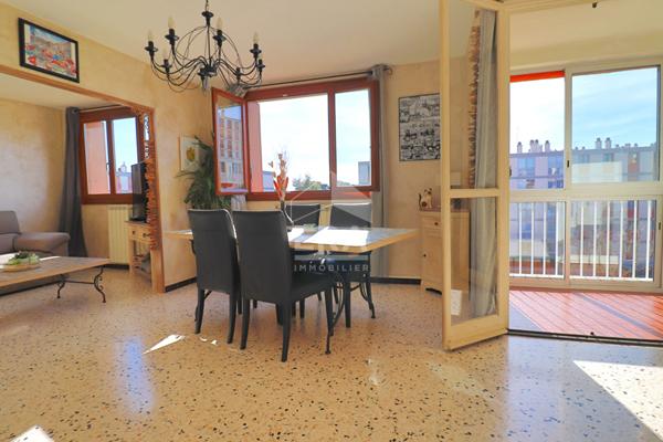 Appartement à vendre Marseille 13013 4/5 pièces Spacieux Saint-Mitre  Château Gombert traversant lumineux parking privatif  calme cave