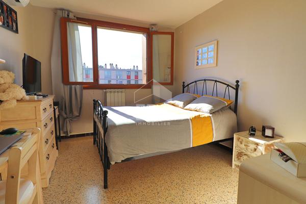 Appartement à vendre Marseille 13013 4/5 pièces Spacieux Saint-Mitre  Château Gombert traversant lumineux parking privatif  calme cave