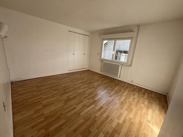 Appartement à louer 466 € CC ISSOUDUN 3 p 87 m² DPE E
