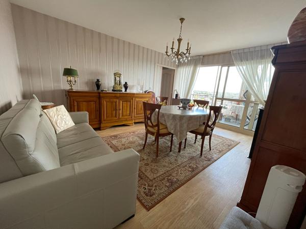 VANNES secteur Ménimur appartement 79 m², 2 chambres, commerces, bus, écoles.