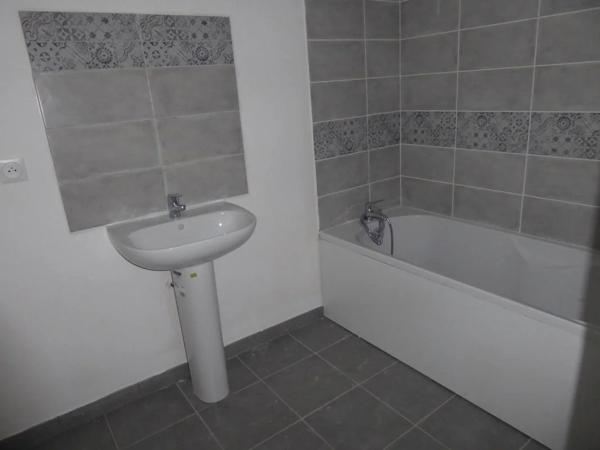 Maison à louer à Vesseaux (07200)