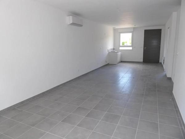 Maison à louer à Vesseaux (07200)