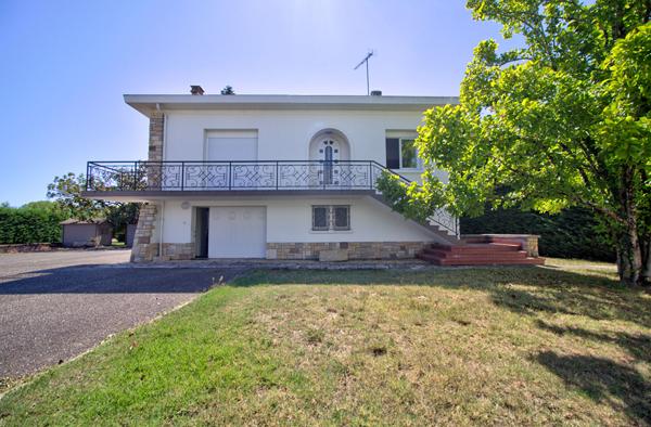 Ensemble immobilier aux portes d'Agen - Local commercial avec atelier de 1500 m² , Maison de 170m2 avec piscine et terrain constructible de 3050m2