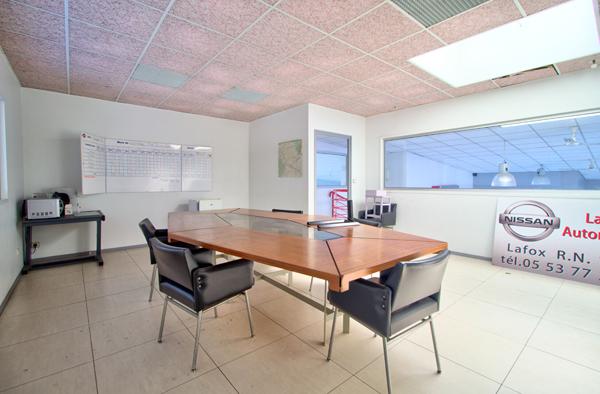 Ensemble immobilier aux portes d'Agen - Local commercial avec atelier de 1500 m² , Maison de 170m2 avec piscine et terrain constructible de 3050m2