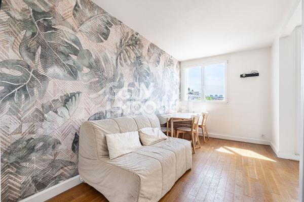 Appartement Asnieres Sur Seine 3 pièces avec balcon (2,75 m²)