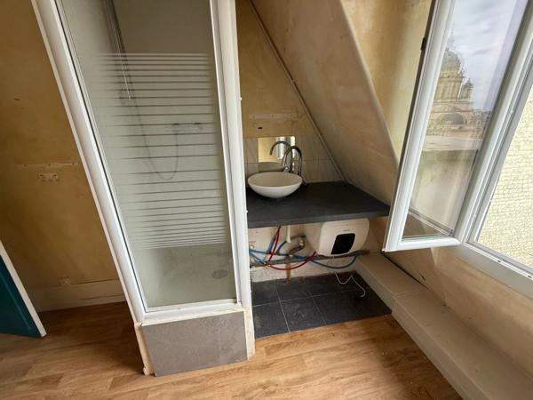 Vente                                                      Appartement
                        
                     1 pièces                      8 m2                     à Paris 5