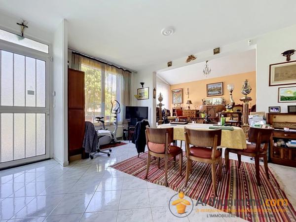 Vente                                                      Maison
                        
                     5 pièces                      94 m2                     à Nanterre