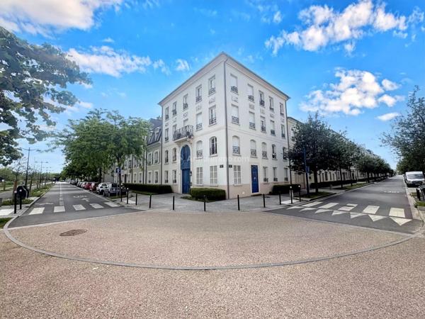 Vente                                                      Appartement
                        
                     4 pièces                      70 m2                     à Serris