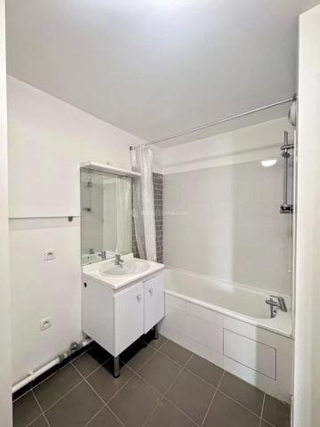Vente                                                      Appartement
                        
                     4 pièces                      70 m2                     à Serris