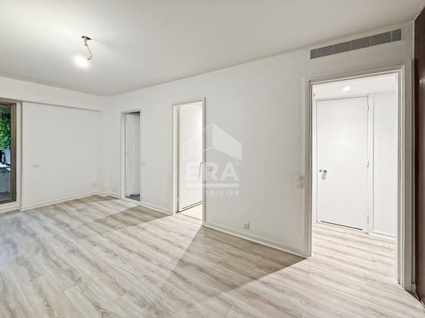 Studio rénové meublé avec balcon , Avenue Foch, Paris 16e