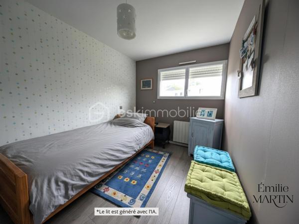 Ne manquez pas la visite de cette maison spacieuse qui comprend au rez de chaussée une pièce de vie avec un salon-séjour traversant, une cuisine ouverte, ainsi qu'un cellier.
Sur ce même palier, vous y trouverez une chambre avec un dressing et une salle d'eau, un wc séparé complète ce niveau.

A l'étage, nous sommes acceuilli par un palier qui dessert une mezzanine, 3 chambres ainsi qu'une salle de bain et un wc séparé.

Le bien dispose également d'une terrasse, un petit jardin, un garage indépendant, une cour pour stationner des véhicules ainsi qu'un potager.

Ne tardez plus pour visiter ce bien coup de cœur !
Emilie MARTIN