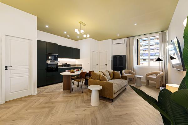 CANNES — BOULEVARD CARNOT ; appartement 4 pièces entièrement rénové — 79 m² — Immeuble Belle Époque