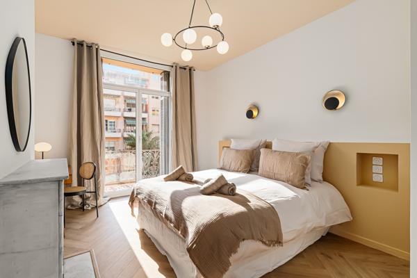 CANNES — BOULEVARD CARNOT ; appartement 4 pièces entièrement rénové — 79 m² — Immeuble Belle Époque
