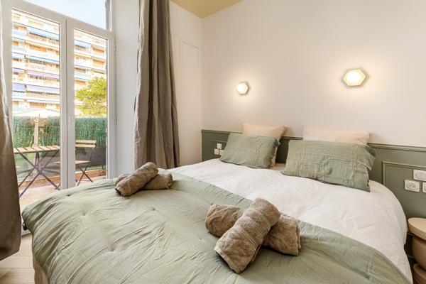 CANNES — BOULEVARD CARNOT ; appartement 4 pièces entièrement rénové — 79 m² — Immeuble Belle Époque
