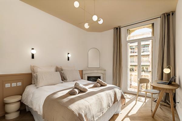 CANNES — BOULEVARD CARNOT ; appartement 4 pièces entièrement rénové — 79 m² — Immeuble Belle Époque