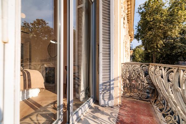 CANNES — BOULEVARD CARNOT ; appartement 4 pièces entièrement rénové — 79 m² — Immeuble Belle Époque