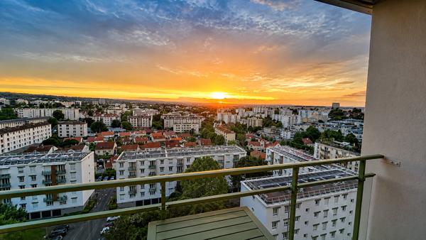 Appartement
         3 pièces
        - 57 m² 285 000 € *