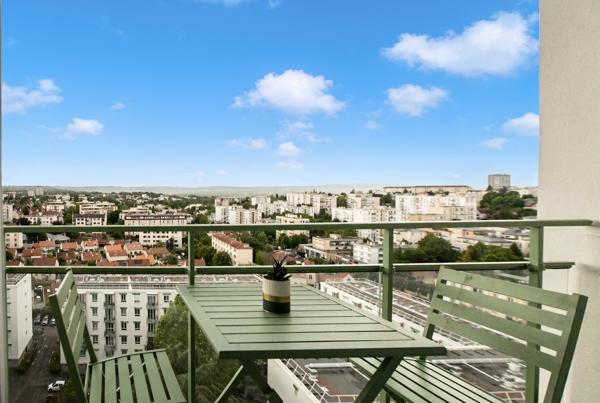 Appartement
         3 pièces
        - 57 m² 285 000 € *