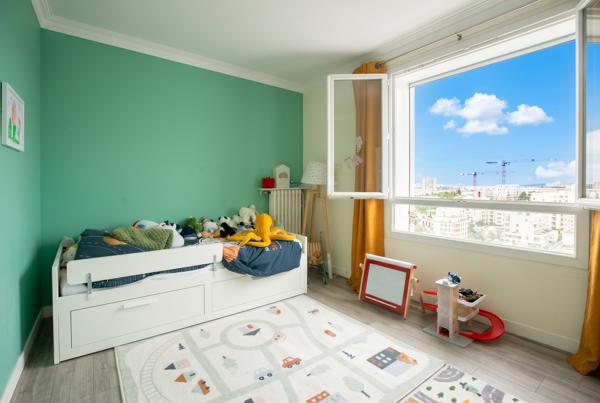 Appartement
         3 pièces
        - 57 m² 285 000 € *