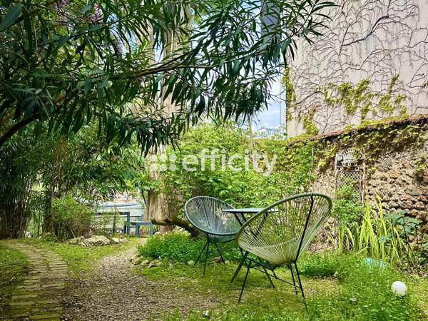 Maison
         4 pièces
        - 65 m² Bien prestige 698 000 € *