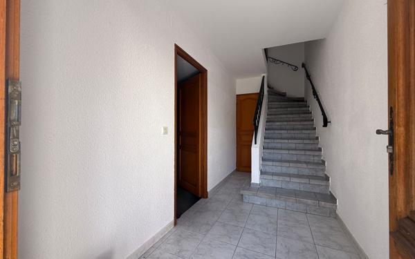 Maison à louer    5 pièces •  Espira-de-l'Agly